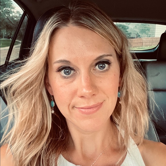 Meet your Posher, Erin - Picture 1 of 3